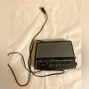 Vintage Black Audio Player & Radio. Still working!